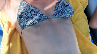 Angela unter der Dusche