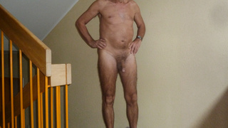 im Treppenhaus und am Briefkasten