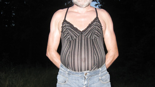 Ich im Minirock und Damenwäsche