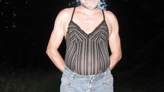 Ich im Minirock und Damenwäsche