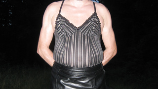 Ich im Minirock und Damenwäsche