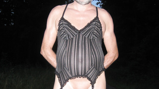 Ich im Minirock und Damenwäsche