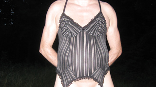 Ich im Minirock und Damenwäsche