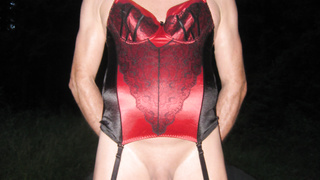 Ich im Minirock und Damenwäsche