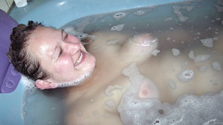 Dicke Titten gehen baden