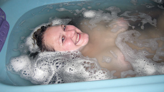 Dicke Titten gehen baden