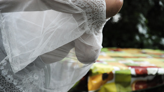 Große Titten unter Seide