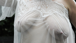 Große Titten unter Seide