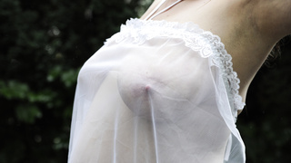 Große Titten unter Seide