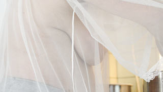 Große Titten unter Seide