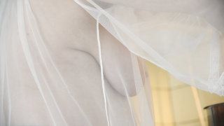 Große Titten unter Seide