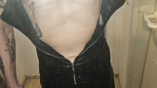 Leder, Strapsgürtel,Nylons u. Highheels