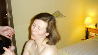 Heiße MILF mit dicken Titten