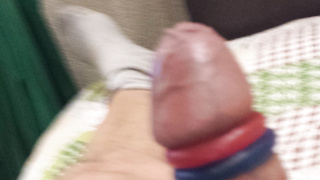 Penis mit enger Vorhaut in Penispumpe