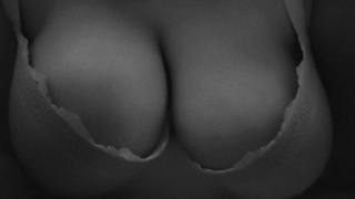 Dicke Boobs im Bikini