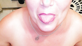 Ungarin mit kleiner Brust