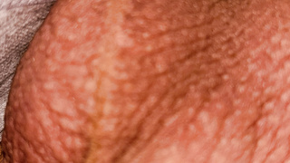 Rasierter Schwanz geil am Morgen