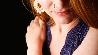 Kumpels rothaarige Frau halbnackt