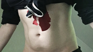 Mann in Frauenkleidung.