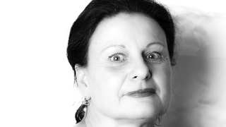 Fotoshooting mit vollbusiger Gilf-Lady