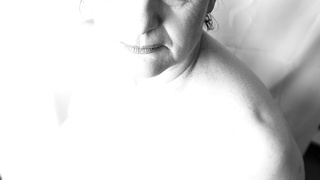 Fotoshooting mit vollbusiger Gilf-Lady