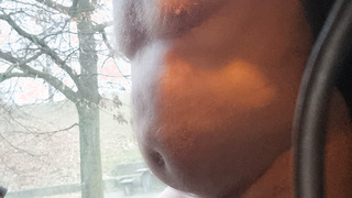 Nackt auf dem LKW Rastplatz