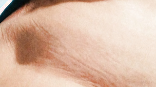 Harter Nippel und kleine Titten