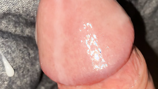 Abspritzender Penis einfach gewichst