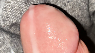 Abspritzender Penis einfach gewichst