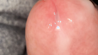 Abspritzender Penis einfach gewichst