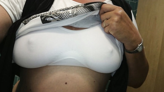 Meine Ex-Bekannte zeigfreudig und geil