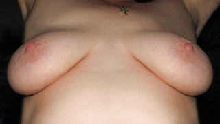 Pralle Titten und harte Knöpfe