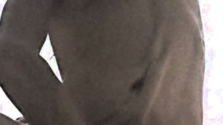 Doggy mit aufgepumten Nippel