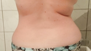 Meine geile Ex Bekannte nackt im Bad