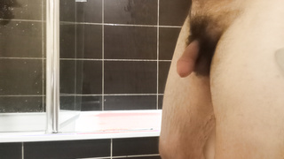 Haariger Penis in der Shower