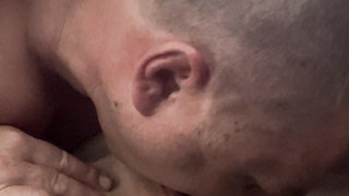 Geiles Pärchen beim Muschi rasieren und verwöhnen