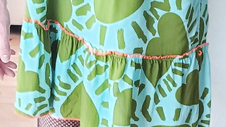 Kleid und Netzstrumpfhosen