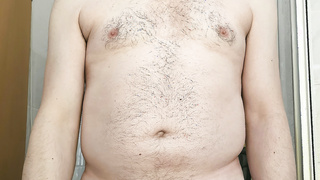 Nackt mit behaartem Schwanz