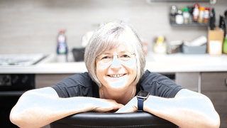 Sie präsentiert mir ihre geilen Löcher