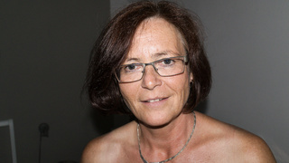 Am FKK See, Oma mit großen Möpsen bläst mir einen