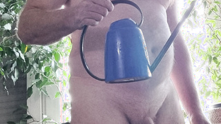 Am Fenster zuerst noch mit Unterhose