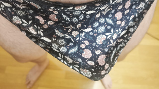 Damenwäscheträger geil am wichsen in Heels