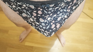 Damenwäscheträger geil am wichsen in Heels