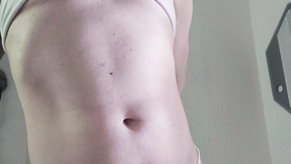 Femboy in Frauenunterwäche!