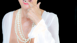 Fotoshooting mit einer heißen GILF / Oma