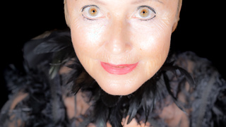 Fotoshooting mit einer heißen GILF / Oma