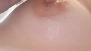 Fat Teen unter der Dusche