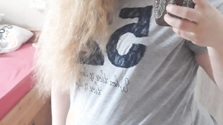 Fat Teen unter der Dusche