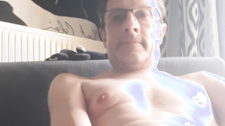 Im Wohnzimmer befriedigt