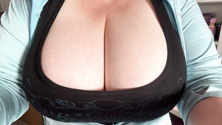Big Boobs kann ich ohne BH zur Arbeit?